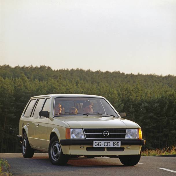 Kadett D Caravan (1979-1984): piccola rivoluzione in casa Opel: debutta la trazione anteriore 